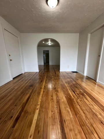 311 Quarry Street, Jackson, MI 49201
