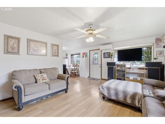 540 Marion Ct, Mt Angel, OR 97362