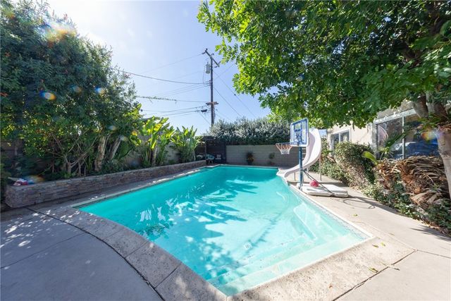 1122 W Service, West Covina, CA 91790