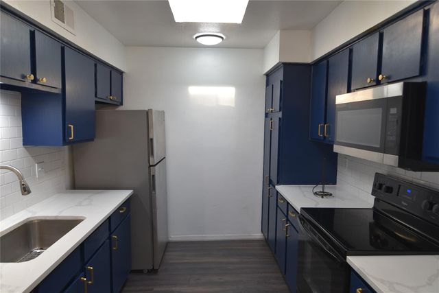 9809 Richmond Avenue E7, Houston, TX 77042