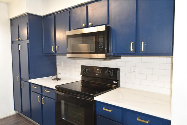 9809 Richmond Avenue E7, Houston, TX 77042