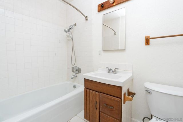 4975 Whipple Way, San Diego, CA 92122