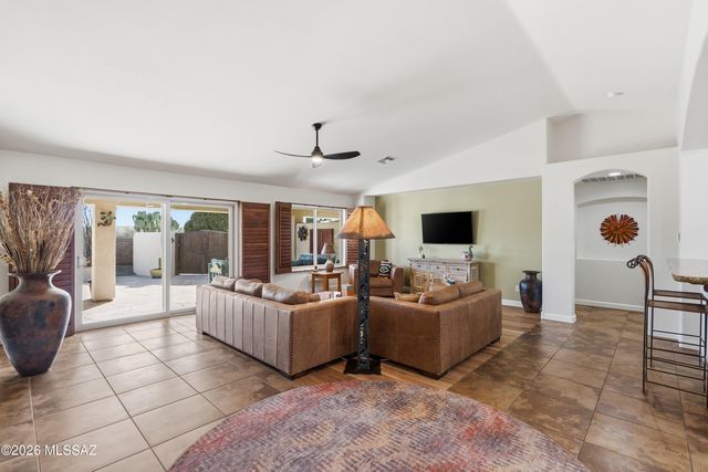 2480 E Glen Canyon Road, Green Valley, AZ 85614