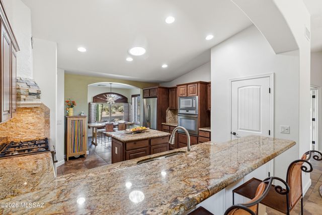 2480 E Glen Canyon Road, Green Valley, AZ 85614