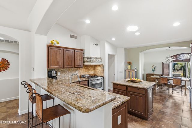 2480 E Glen Canyon Road, Green Valley, AZ 85614