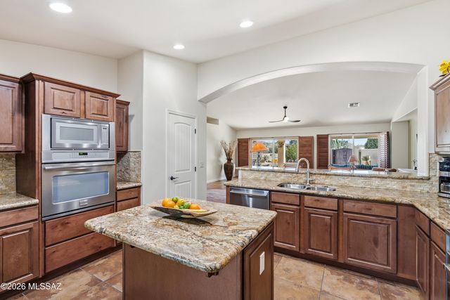 2480 E Glen Canyon Road, Green Valley, AZ 85614