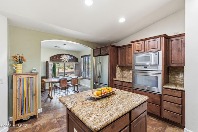 2480 E Glen Canyon Road, Green Valley, AZ 85614