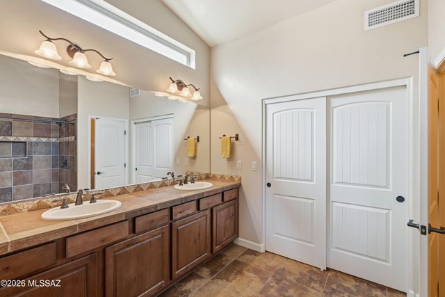 2480 E Glen Canyon Road, Green Valley, AZ 85614