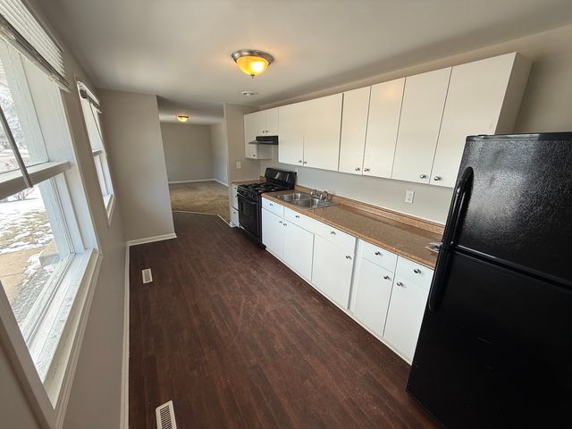 636 Jefferson Avenue, Carpentersville, IL 60110