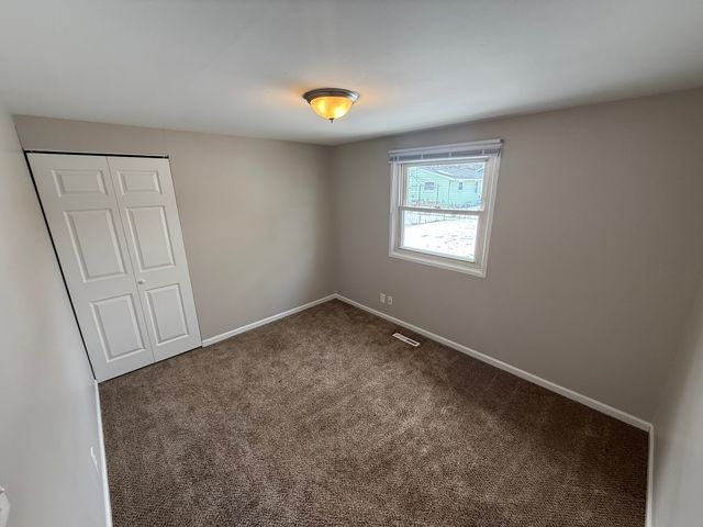 636 Jefferson Avenue, Carpentersville, IL 60110