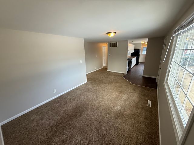 636 Jefferson Avenue, Carpentersville, IL 60110