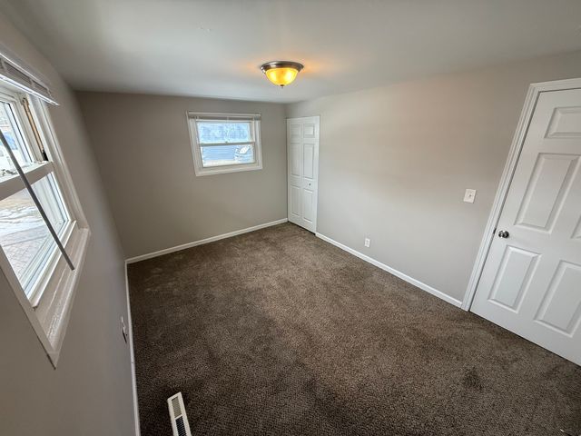 636 Jefferson Avenue, Carpentersville, IL 60110