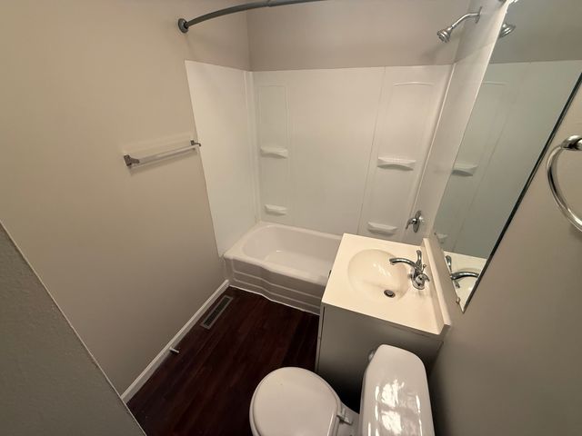 636 Jefferson Avenue, Carpentersville, IL 60110