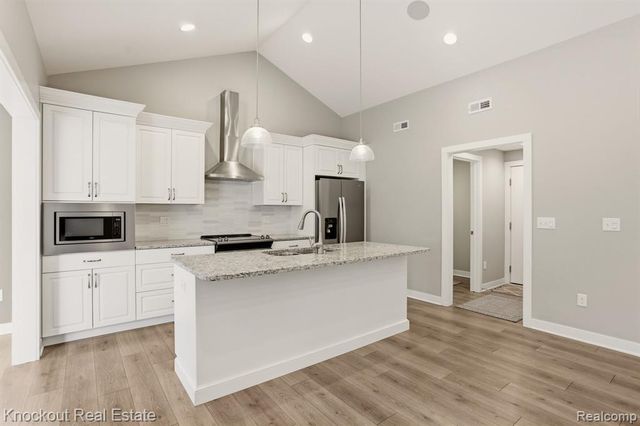 7422 Aspen Creek Drive, Midland, MI 48642
