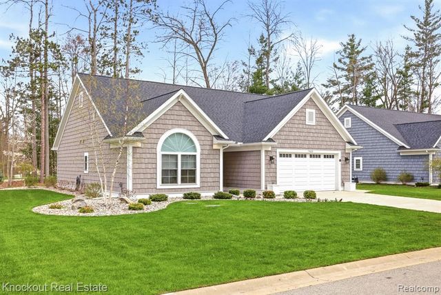 7422 Aspen Creek Drive, Midland, MI 48642