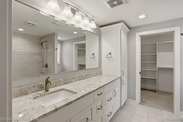 7422 Aspen Creek Drive, Midland, MI 48642