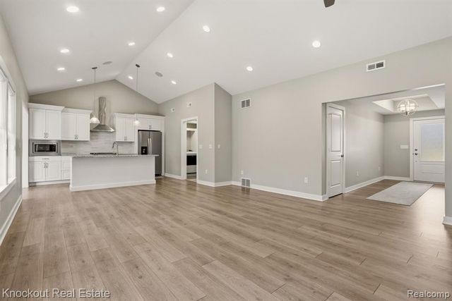 7422 Aspen Creek Drive, Midland, MI 48642