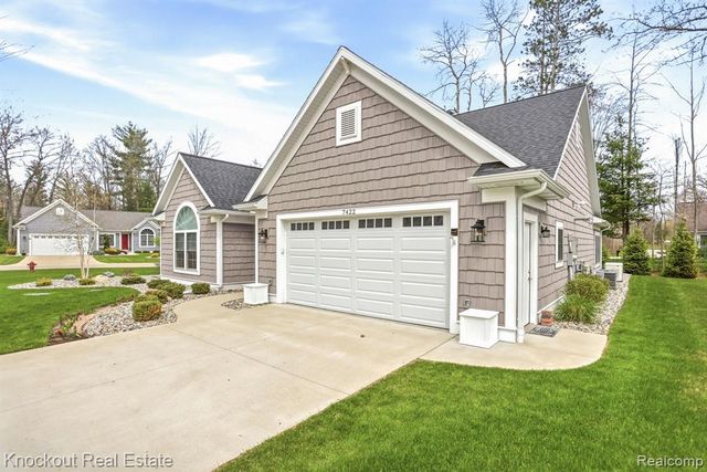 7422 Aspen Creek Drive, Midland, MI 48642