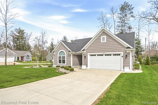 7422 Aspen Creek Drive, Midland, MI 48642