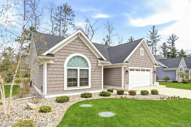 7422 Aspen Creek Drive, Midland, MI 48642