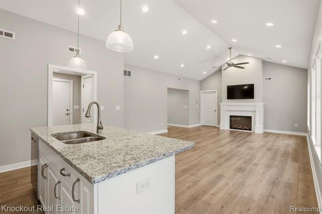 7422 Aspen Creek Drive, Midland, MI 48642