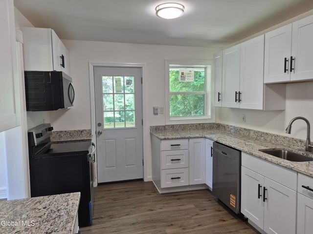 14 Lynch Avenue, Castleton-on-hudson, NY 12033
