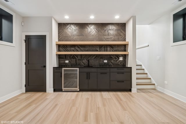 2062 W Belle Plaine Avenue, Chicago, IL 60618