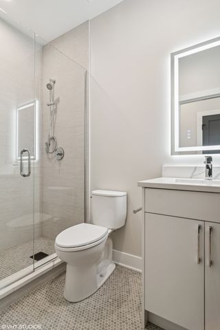 2062 W Belle Plaine Avenue, Chicago, IL 60618