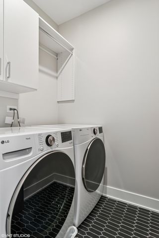 2062 W Belle Plaine Avenue, Chicago, IL 60618