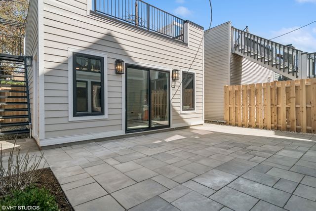 2062 W Belle Plaine Avenue, Chicago, IL 60618