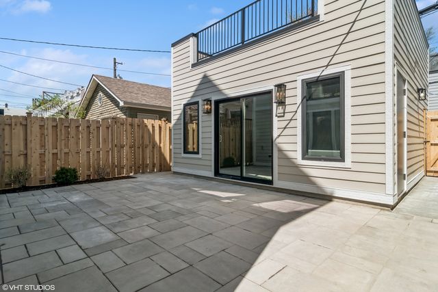 2062 W Belle Plaine Avenue, Chicago, IL 60618