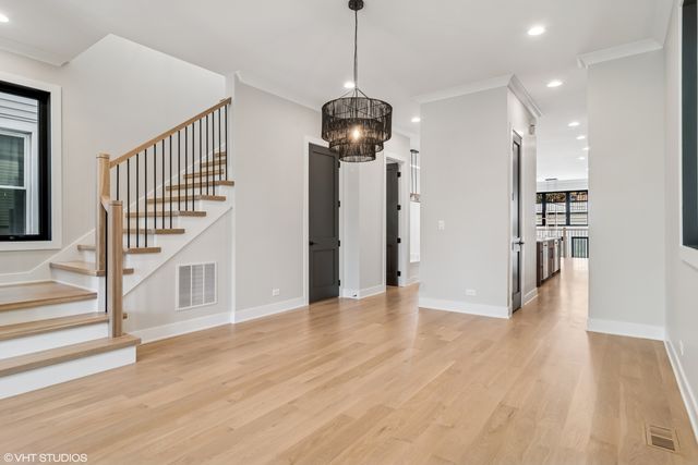 2062 W Belle Plaine Avenue, Chicago, IL 60618