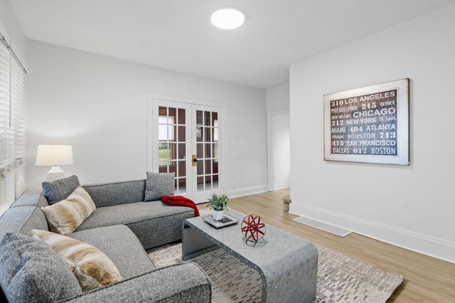 1367 Minnehaha Avenue E, Saint Paul, MN 55106