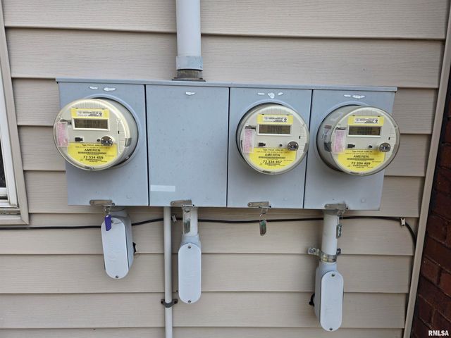 526 E WALNUT Street, Canton, IL 61520