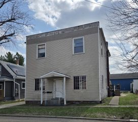 526 E WALNUT Street, Canton, IL 61520