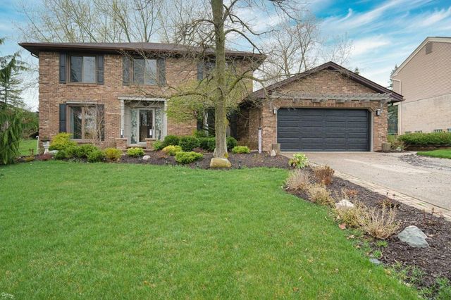 1095 Hathaway Rising Street, Rochester Hills, MI 48306