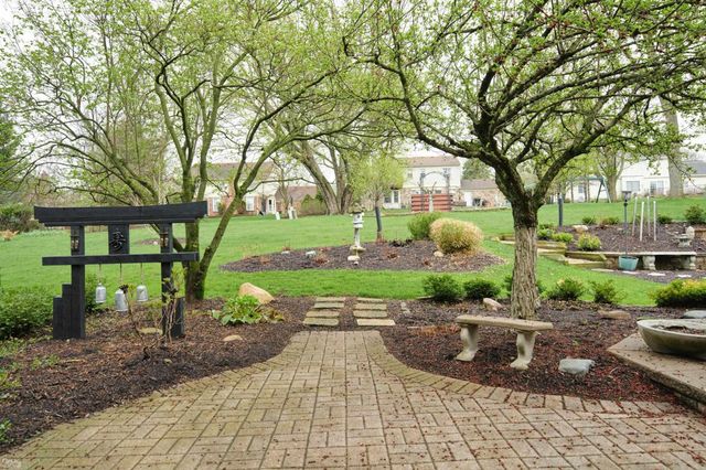 1095 Hathaway Rising Street, Rochester Hills, MI 48306