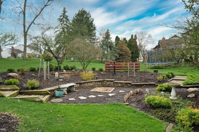 1095 Hathaway Rising Street, Rochester Hills, MI 48306