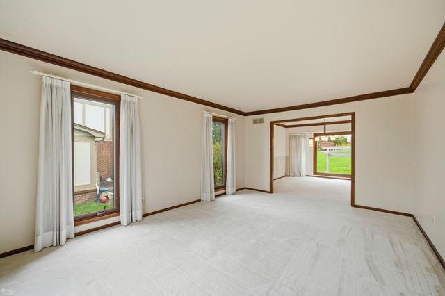 1095 Hathaway Rising Street, Rochester Hills, MI 48306