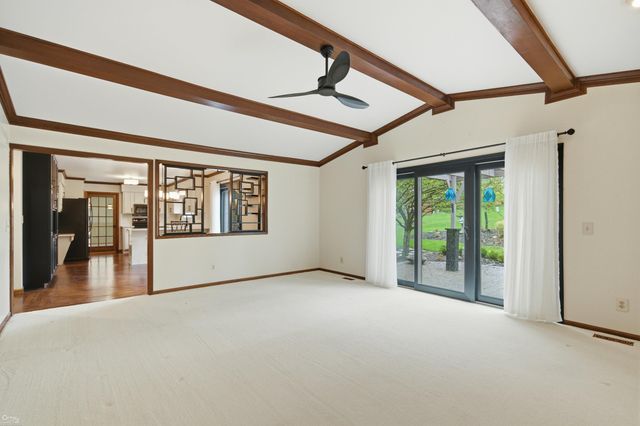1095 Hathaway Rising Street, Rochester Hills, MI 48306