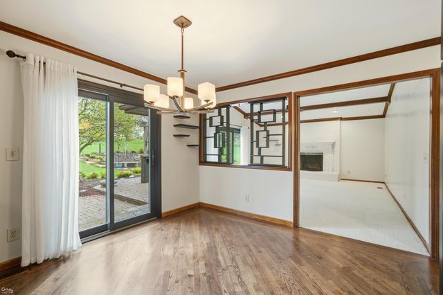 1095 Hathaway Rising Street, Rochester Hills, MI 48306