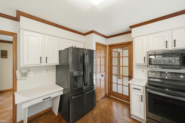 1095 Hathaway Rising Street, Rochester Hills, MI 48306