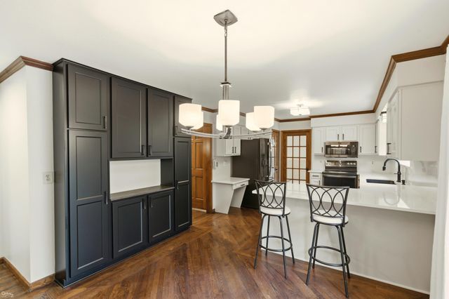 1095 Hathaway Rising Street, Rochester Hills, MI 48306