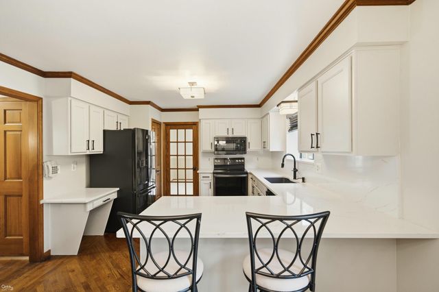 1095 Hathaway Rising Street, Rochester Hills, MI 48306