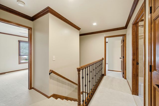 1095 Hathaway Rising Street, Rochester Hills, MI 48306