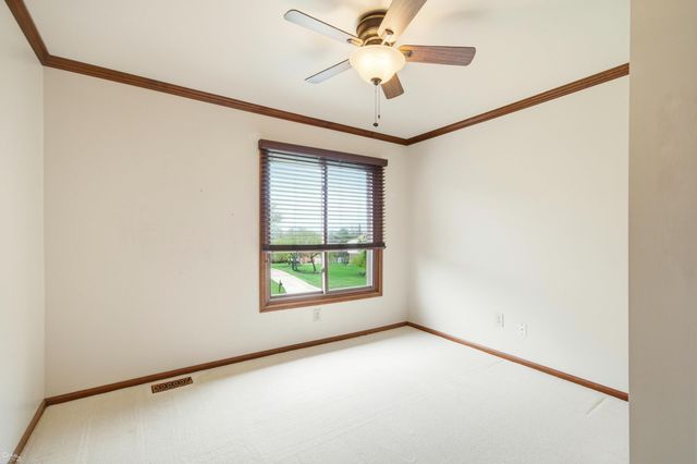 1095 Hathaway Rising Street, Rochester Hills, MI 48306