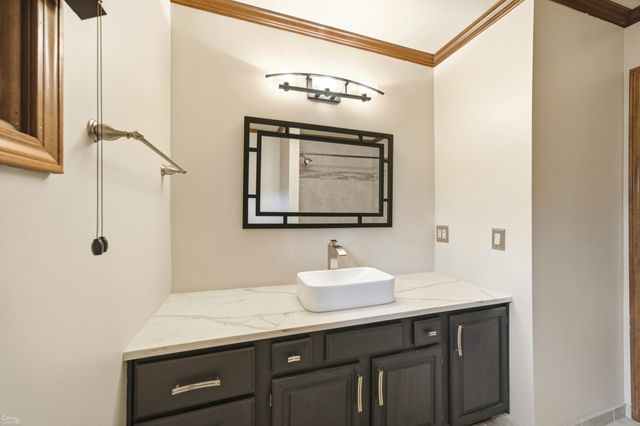 1095 Hathaway Rising Street, Rochester Hills, MI 48306