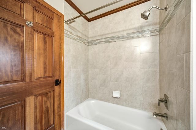 1095 Hathaway Rising Street, Rochester Hills, MI 48306