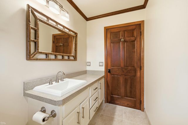 1095 Hathaway Rising Street, Rochester Hills, MI 48306