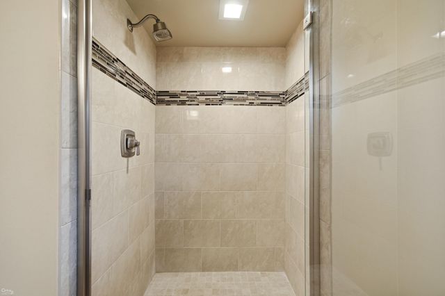 1095 Hathaway Rising Street, Rochester Hills, MI 48306